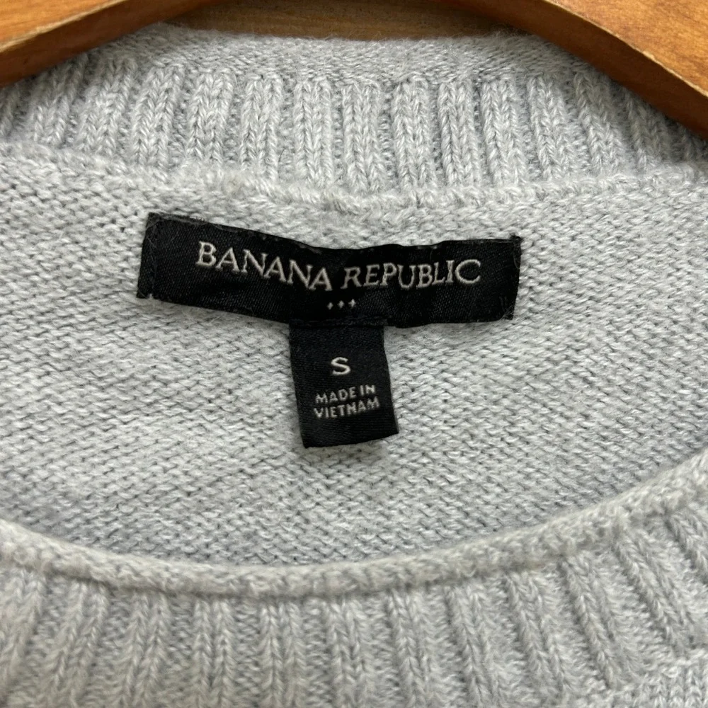 Banana Republic Mens Small Light Gray Heather Crewneck Knit Sweater Side Slits